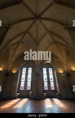 Stanza vuota in stile gotico Torre della Polvere a Praga, Repubblica Ceca. Foto Stock