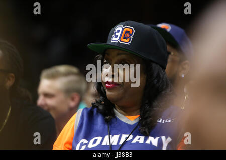 Ann Iverson, Madre di Allen Iverson assiste il Big 3 campionato Phiily, PA su 7/16/17 Foto Stock