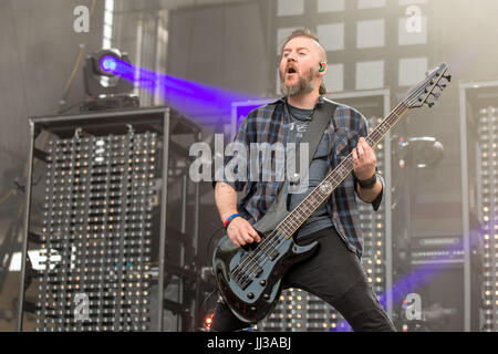 Bridgeview, Illinois, Stati Uniti d'America. Il 15 luglio 2017. DALE STEWART di Seether durante la Chicago Open Air Festival di musica al Toyota Park di Bridgeview, Illinois Credit: Daniel DeSlover/ZUMA filo/Alamy Live News Foto Stock