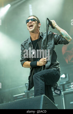 Bridgeview, Illinois, Stati Uniti d'America. Il 15 luglio 2017. SULLY ERNA di Godsmack durante la Chicago Open Air Festival di musica al Toyota Park di Bridgeview, Illinois Credit: Daniel DeSlover/ZUMA filo/Alamy Live News Foto Stock