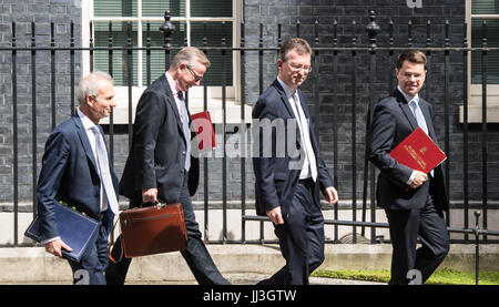 Londra, UK.18 luglio 2017. Ministri), lasciare Downing Street presso l'ultima riunione del gabinetto prima delle vacanze estive da sinistra a destra David Lidington, giustizia Segretario, Michael Gove, ambiente Segretario, Jeremy Wright Attorney General, James Brokenshire, NI Segretario Credito: Ian Davidson/Alamy Live News Foto Stock