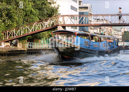 Thailandia, Bangkok, DIC 02, 2015 il trasporto pubblico barca su canali di acqua, Bangkok Foto Stock