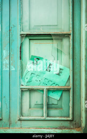 In vendita sign in spagnolo (se vendôme) sulla vecchia casa in Spagna Foto Stock