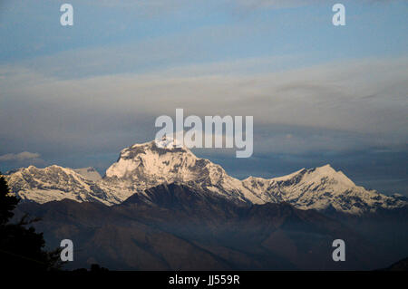 Annapurna massiccio in Nepal centrosettentrionale. Popolare destinazione trekking Foto Stock