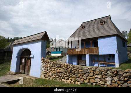 Case tradizionali presso Astra Museo Folcloristico di civiltà tradizionali, Dumbrava, Romania Foto Stock