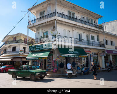 Chiosco di notizie nella città di Lefkas, Lefkada, Grecia Foto Stock