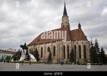 Matthias Corvinus monumento davanti la chiesa di S.Michele, Cluj-Napoca, Romania Foto Stock