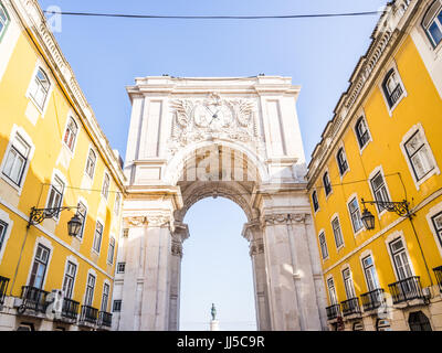 La Rua Augusta Arch, un arco trionfale-simili, edificio storico a Lisbona, Portogallo, sulla Praça do Comércio. Foto Stock