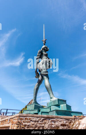 Verity è un acciaio inossidabile e la statua in bronzo creata da Damien Hirst. La 20,25 metri (66,4 ft) scultura alto sorge sul molo all'ingresso Foto Stock