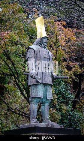 Kanazawa, Giappone - Dicembre 1, 2016. Statua di Maeda Toshiie nel Castello di Kanazawa, Giappone. Kanazawa è chiamato "Piccola Kyoto", uno dei gioielli trascurato di J Foto Stock
