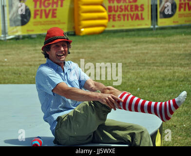 Christchurch, Nuova Zelanda - 21 Gennaio 2013: Hilby il magro palleggio tedesco Boy effettuando al ventesimo mondo Buskers Festival su gennaio21, 2013 in C Foto Stock