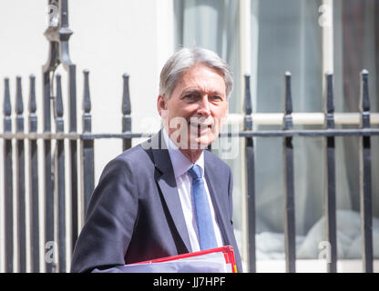 Il cancelliere, Philip Hammond, foglie di Downing Street dopo una riunione del gabinetto Foto Stock