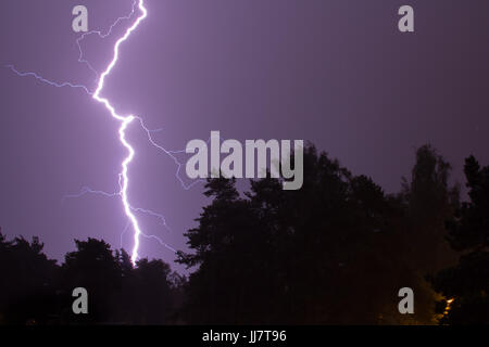 Thunder storm di notte nel bel mezzo dell'estate Foto Stock