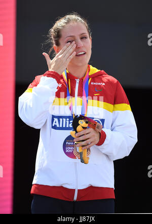 Spagna Sara Andres Barrio dopo aver vinto il bronzo della 400m T44 durante il giorno quattro del 2017 World Para di Atletica a Londra Stadium. Stampa foto di associazione. Picture Data: lunedì 17 luglio, 2017. Vedere PA storia atletica par. Foto di credito dovrebbe leggere: Victoria Jones/filo PA. Restrizioni: solo uso editoriale. Nessuna trasmissione di suoni o immagini in movimento e nessun video di simulazione. Foto Stock