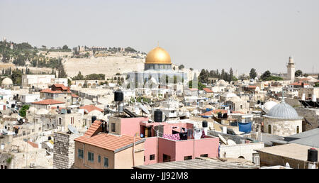 Gerusalemme Israele vista dal tetto nel quartiere musulmano della moschea Al Aqsa Foto Stock