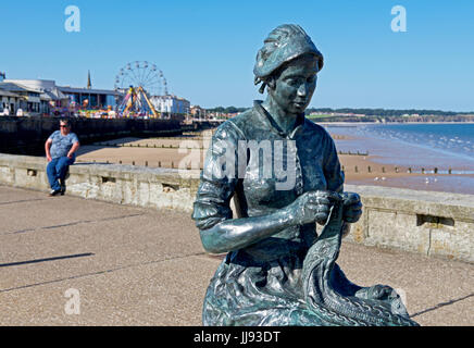 Scultura - La ragazza Gansey - sulla banchina, Bridlington, East Yorkshire, Inghilterra, Regno Unito Foto Stock