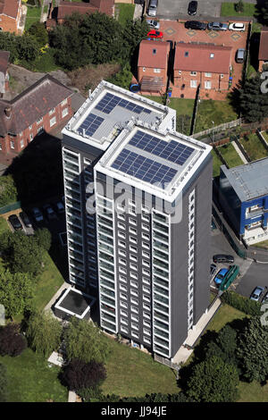 Vista aerea di Bickerdike corte, due blocchi a torre in Belle Vue distretto di Manchester, Regno Unito Foto Stock