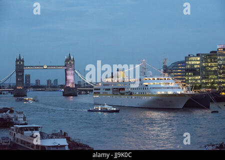 Londra, UK, la MS Amburgo in porto Foto Stock