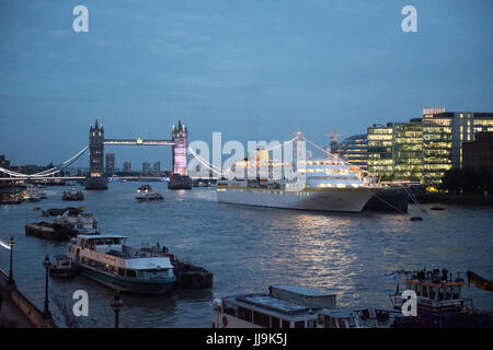 Londra, UK, la MS Amburgo in porto Foto Stock