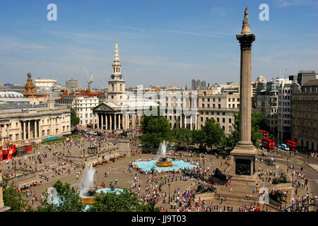 Vista aerea di Trafalgar Square con la Colonna di Nelson monumento e fontana, London, England, Regno Unito Foto Stock
