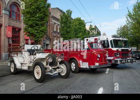 Vintage ai moderni motori Fire sul display esterno, città di Vancouver. Foto Stock