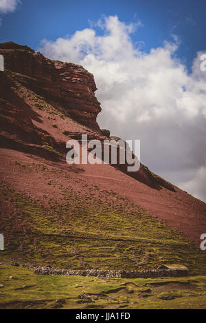 Ausangate viste in Perù nei pressi di Rainbow montagne Foto Stock