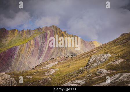 Ausangate viste in Perù nei pressi di Rainbow montagne Foto Stock