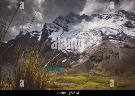 Ausangate glaciale gamma di montagna & laghi, Perù Foto Stock
