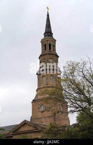 Saint Phillips Chiesa Episcopale Steeple nel centro di Charleston, Carolina del Sud Foto Stock