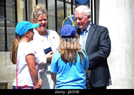 Londra, Regno Unito. 18 Luglio, 2017. David Johnstone Canadian Governatore generale del Canada a casa il primo giorno della sua visita nel Regno Unito. Sua Eccellenza il diritto onorevole David Johnston primo giorno della sua visita. Credito: JOHNNY ARMSTEAD/Alamy Live News Foto Stock