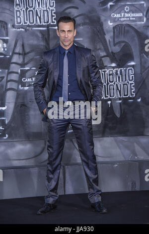 Berlino, Deutschland. 17 Luglio, 2017. Daniel Bernhardt assiste la bionda atomica Premiere mondiale a Berlino in palcoscenico teatro sulla luglio 17, 2017 a Berlino | Verwendung weltweit Credito: dpa/Alamy Live News Foto Stock