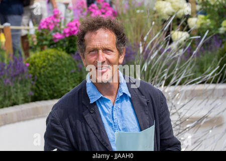 Knutsford Cheshire, UK. 19 Luglio, 2017. Monty Don a Tatton Park flower show che si è aperto oggi per cinque giorni di stravaganza botanico. Montagu Denis Wyatt 'Monty' Don è un inglese un presentatore televisivo, scrittore, emittente e altoparlante sul orticoltura, meglio conosciuto per la presentazione della serie televisiva BBC giardinieri' Mondo.. Credito: MediaWorldImages/Alamy Live News Foto Stock