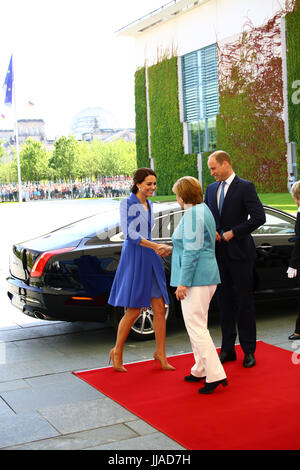 Berlino, Germania. 19 Luglio, 2017. Il cancelliere Angela Merkel ha ricevuto il principe William Duca di Cambridge e Catherine Duchessa di Cambridge in Germania Cancelleria. Credito: Jake Ratz/Alamy Live News Foto Stock