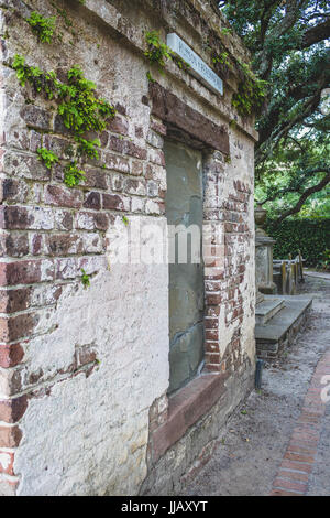 Chiesa circolare cimitero si trova dalla circolare Chiesa congregazionale. Esso è stato istituito nel 1681, il che lo rende uno dei più antichi cimiteri in SC. Foto Stock