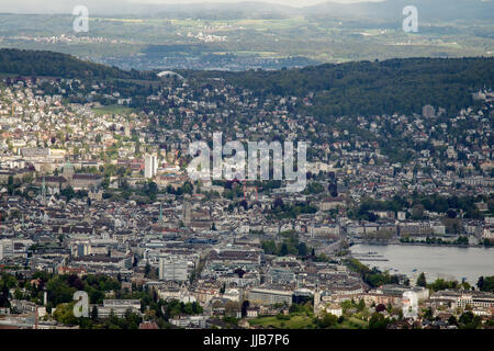 Vista del centro di Zurigo da uetilberg viewpoint Foto Stock