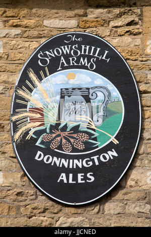 Snowshill Arms Pub segno, Cotswolds; Gloucestershire; Inghilterra; Regno Unito Foto Stock