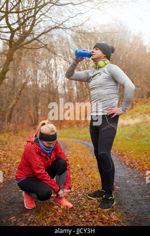 Preparazione per la distanza più lunga run Foto Stock