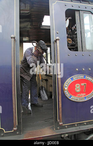 Treno a vapore di Welsh Highland Railway, Porthmadog stazione, Gwynedd, North West Wales, Regno Unito Foto Stock