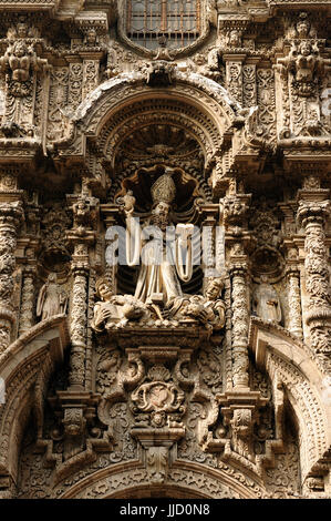 Sud America, Lima - capitale del Perù. Paesaggio urbano - Plaza de Armas - main squer in città - architettura dettaglio. Il quadro presenta la Iglesia de San Agus Foto Stock