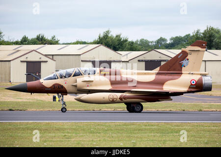 Il contingente francese incluso un Dassault Mirage 200d nel deserto camouflage Foto Stock