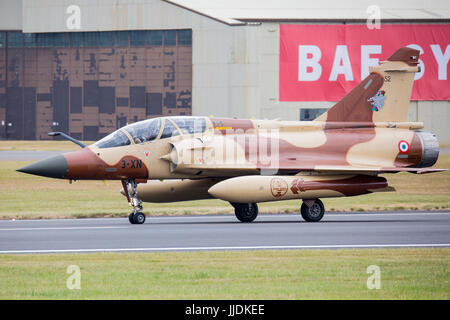 Il contingente francese incluso un Dassault Mirage 200d nel deserto camouflage Foto Stock