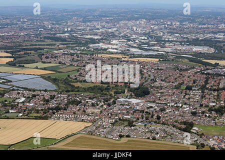 Vista aerea della città Rothwell, con Leeds in background, nello Yorkshire, Regno Unito Foto Stock