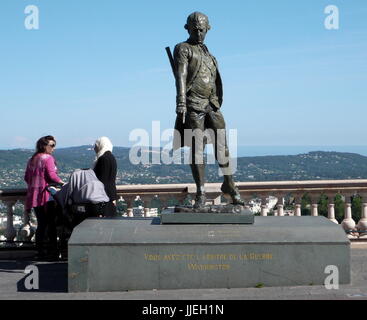 AJAXNETPHOTO. GRASSE, Francia. - FRENCH NAVAL ADMIRAL - Statua di FRANCOIS-JOSPEH PAOLO, Marchese DE GRASSE TILLY, French Naval ADMIRAL che ha sconfitto il britannico nella battaglia di Chesapeake in 1781. Foto;CAROLINE BEAUMONT/AJAX REF:P1080423 1 Foto Stock