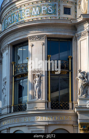 Esterno ornati di Au Printemps - upscale department store lungo Boulevard Haussmann, Parigi, Ile-de-France, Francia Foto Stock