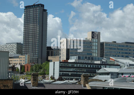 Città LoftsTower,e Sheffield Hallam University edifici. Novotel Hotel, Sheffield City Centre, South Yorkshire, Regno Unito. Regno Unito panorama fr Foto Stock