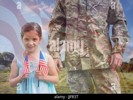 Composito Digitale del soldato e la figlia si sovrappongono con la bandiera degli Stati Uniti Foto Stock