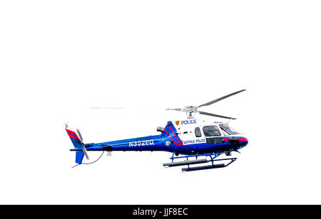 La contea di Suffolk elicottero della polizia in volo su Sag Harbor's Haven's Beach in Eastern long island Foto Stock