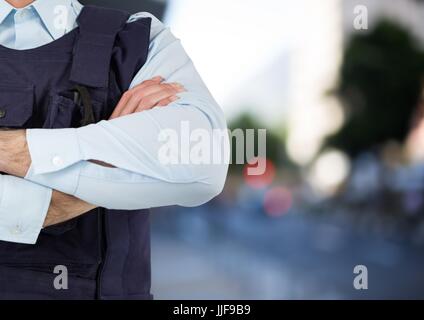 Digital composito della guardia di sicurezza mani giunte in strada Foto Stock