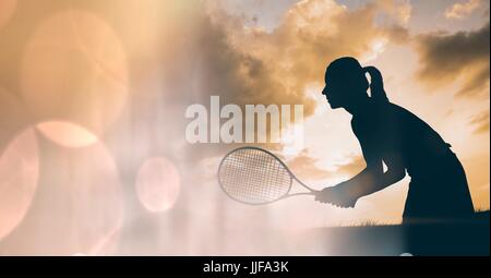 Digital composito di donna giocatore di tennis silhouette e pesca bokeh transizione Foto Stock