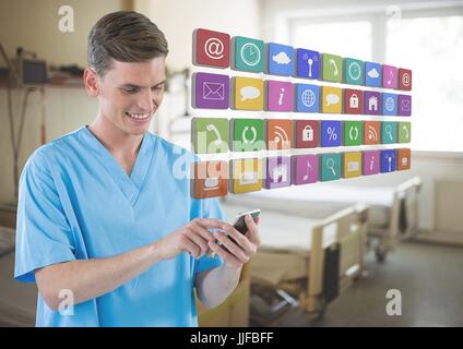 Composito Digitale del medico sul telefono cellulare con le icone delle applicazioni nella stanza di ospedale Foto Stock